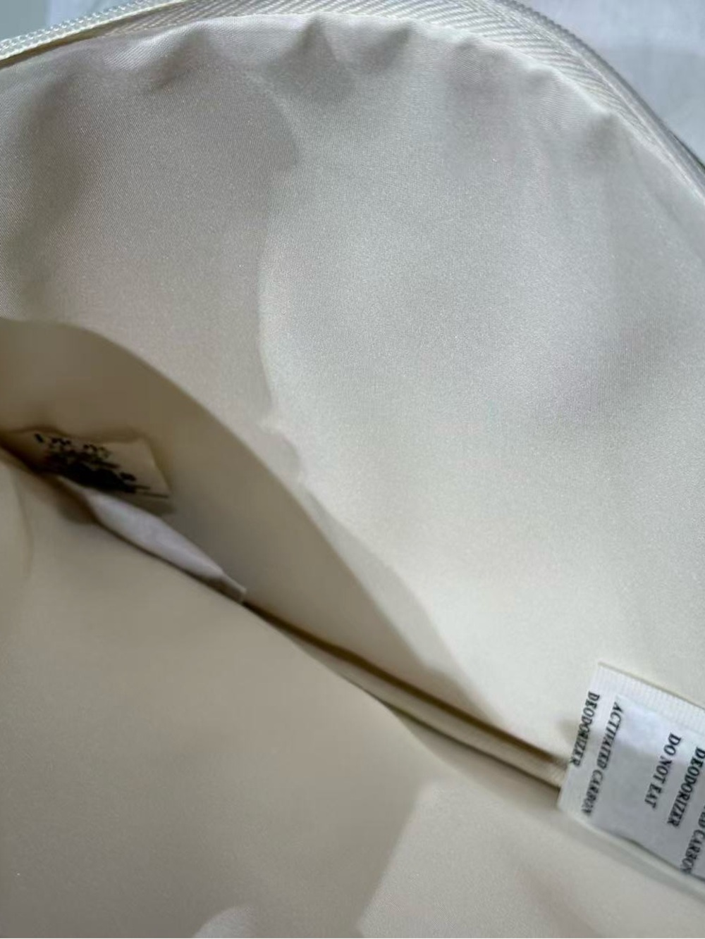 New Dior Beauty White Pouch with Gold J’ADORE Lettering - Picture 6 of 7